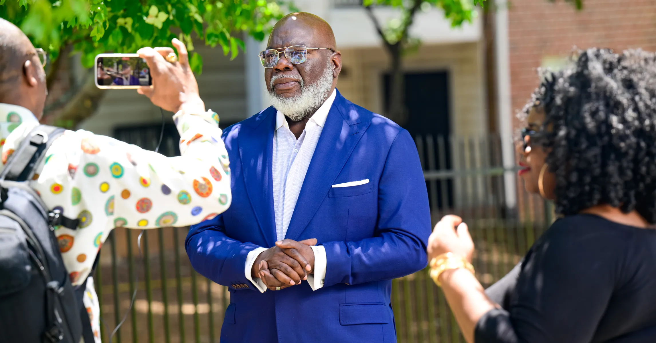 TD Jakes Seemingly Suffers Medical Emergency During Sunday